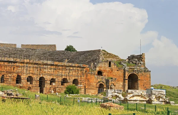 Μέρος του αρχαίου αμφιθεάτρου, κοντά σε Παμούκαλε στην Ιεράπολη, Τουρκία — Φωτογραφία Αρχείου