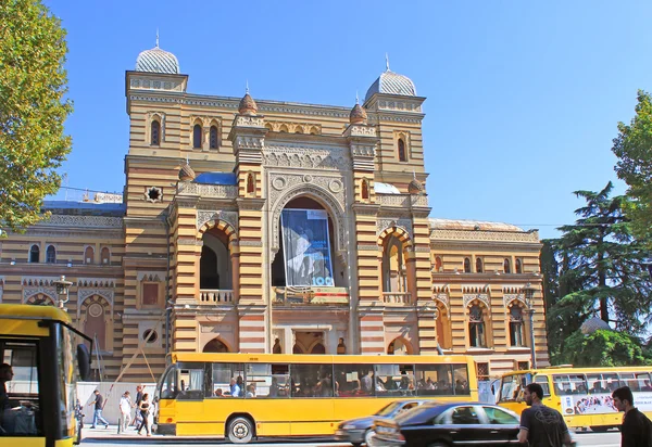 Fachada da Ópera Nacional da Geórgia e Teatro Ballet de Tbilisi em estilo oriental, Tbilisi, Geórgia — Fotografia de Stock