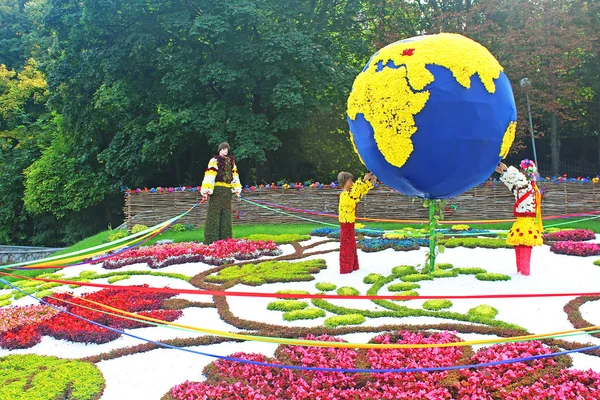 Anual tradicional 59 exposição de flores "Um país" cronometrado para o Dia da Independência, comemorado em 24 de agosto em Kiev, Ucrânia — Fotografia de Stock