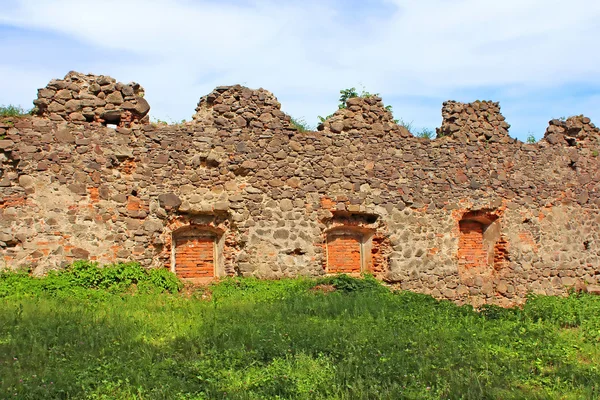 Muren en middeleeuwse Oezjhorod kasteel in Oekraïne — Stockfoto