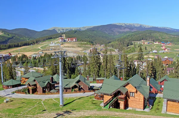 Bergplaats Bukovel in de Oekraïense Karpaten — Stockfoto