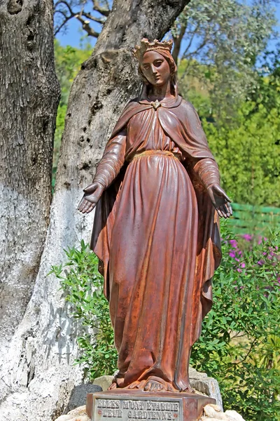 Statue de la Vierge Marie dans la cour de la Maison de la Vierge Marie — Photo