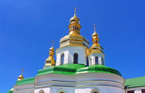 Cúpulas da Santa Cruz Igreja de Kiev Pechersk Lavra mosteiro ortodoxo, Kiev, Ucrânia — Fotografia de Stock