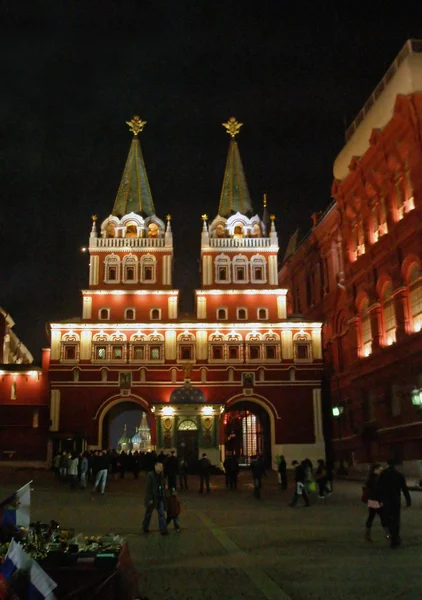 Iberische (opstanding) Gate en Iver kapel op het Rode plein in Moskou 's nachts, Rusland — Stockfoto