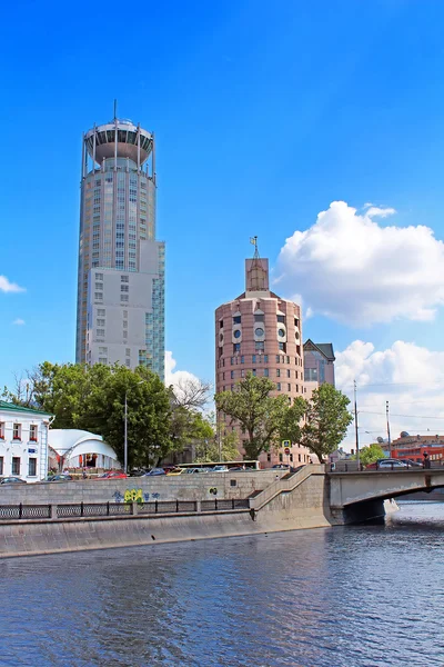 Business and cultural complex Riverside towers ( Moscow International House of Music, Swissotel Krasnye Holmy, Art-Gallery etc), Moscow, Russia — Stock Photo, Image