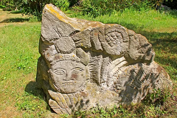 Pomnik w rezerwat historyczno -kulturalnego "Busha". Historyczny park rzeźby, Karpin, wieś Busha, Ukraina — Zdjęcie stockowe