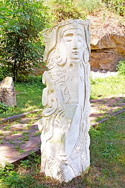 歴史的、文化的な保護区"Busha"での記念碑。歴史公園彫刻、ヴィーンヌィツャの地域、Busha、ウクライナの村 — ストック写真