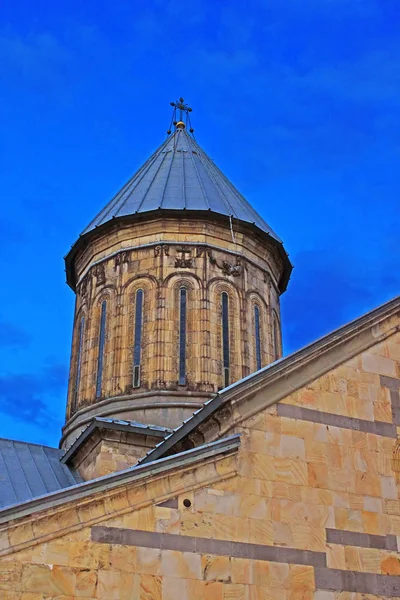 Kupolen i Tbilisi Sioni Cathedral på kvällen, Georgien — Stockfoto
