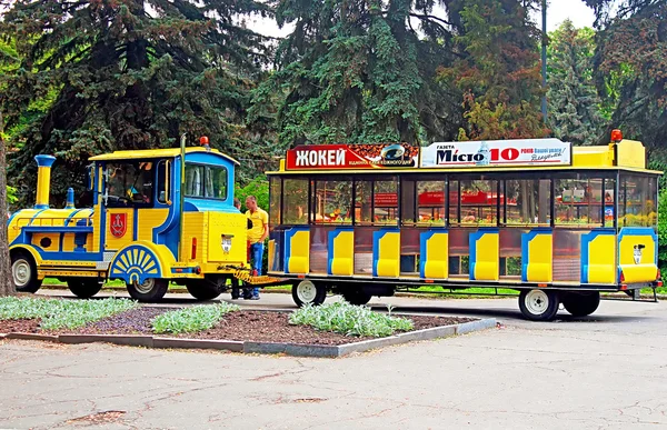 Bezienswaardigheden auto trein in het centrum van Vinnytsja, Oekraïne — Stockfoto