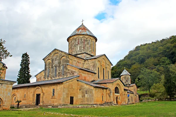 Gelati Monastery, Georgia. It contains the Church of the Virgin founded by the King of Georgia David the Builder in 1106, and the 13th-century churches of St George and St Nicholas — Stock Photo, Image