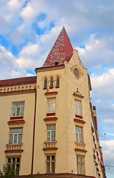 Fachada del antiguo edificio en Lviv, Ucrania — Foto de Stock