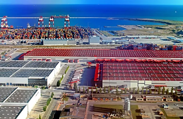 Vista panorámica del puerto de Barcelona en un día de verano, España — Foto de Stock