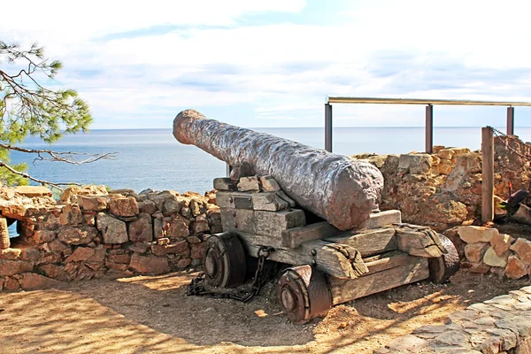 Kanon in oude kasteel, Tossa de Mar, Costa Brava, Spanje Spanje — Stockfoto