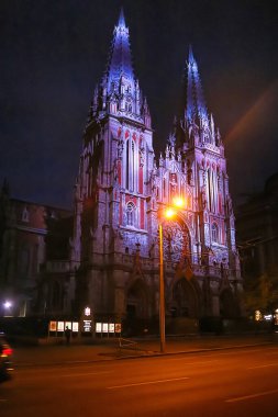 KYIV, UKRAINE - Ağustos 04, 2019: St. Nicholas Roma Katolik Katedrali. Bugün bina Ukrayna Katolik Kilisesi ile Ulusal Organ ve Oda Müziği Evi arasında paylaşılır.