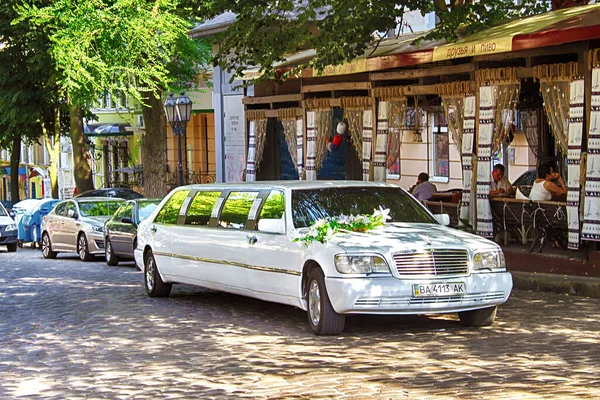 Odesa Ukraine Julho 2012 Limousine Mercedes Marca Decorada Para Casamento — Fotografia de Stock