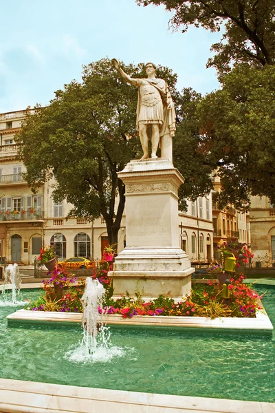 Standbeeld van antonin, een Romeinse keizer, nimes, Frankrijk — Stockfoto