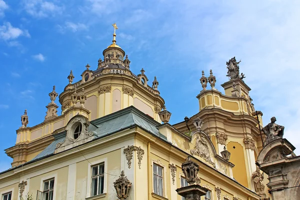 Catedral de São Jorge, uma catedral barroco-rococó na cidade de Lviv, Ucrânia — Fotografia de Stock