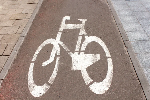 Pista ciclabile (pista ciclabile) attraverso la strada — Foto Stock