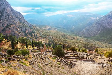 Antik Tiyatro ve Harabeleri Delphi, Yunanistan yağmurdan sonra parçası