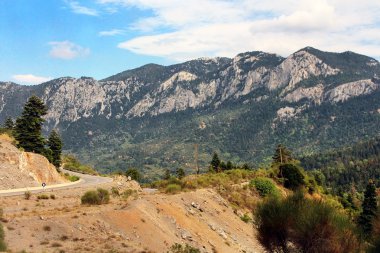 Otoban Yunanistan dağlarında