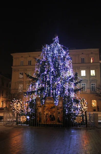 Nieuwe jaar boom aan de straat van Krakow, Polen — Stockfoto