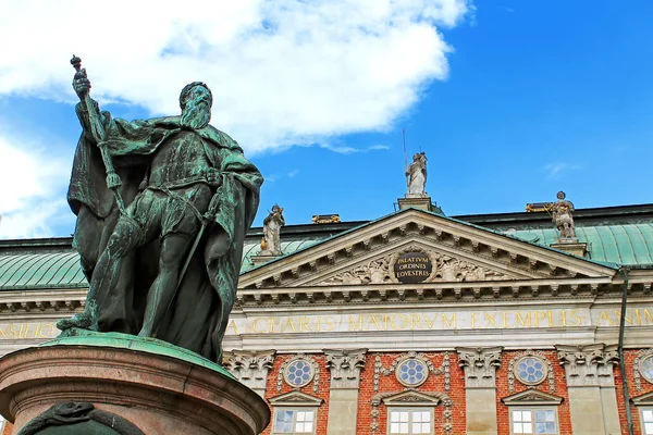 Socha Gustavo Erici před Riddarhuset (dům šlechty) ve Stockholmu, Švédsko — Stock fotografie