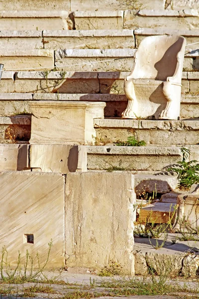 Sitzgelegenheiten im theater des dionysos auf der akropolis in athens, griechenland — Stockfoto