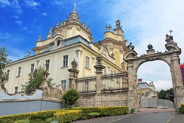 St. George Cathedral, a baroque-rococo cathedral in the city of Lviv, Ukraine — Stock Photo, Image