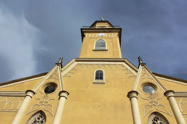 Römisch-katholische Kathedrale der Erhöhung des heiligen Kreuzes (xiii Jahrhundert), berehove, Ukraine — Stockfoto