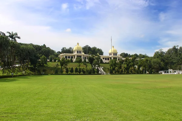 Parkta Malezya eski Kraliyet Sarayı sırasında onun kamu açık gün Kuala Lumpur, Malezya — Stok fotoğraf