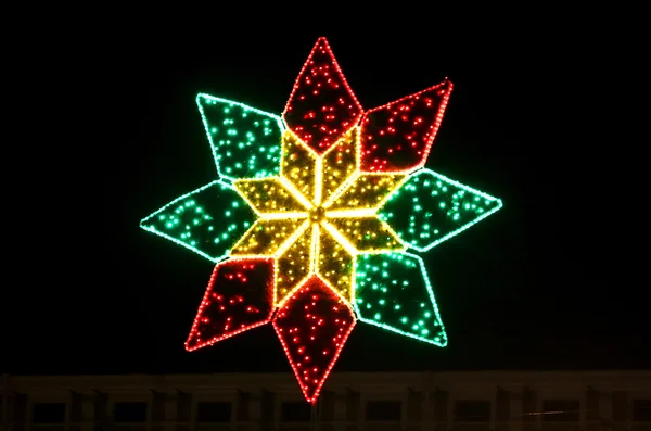 キエフ、ウクライナで照らされたクリスマス星飾り — ストック写真