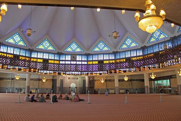 Inside Malaysia National Mosque, Kuala Lumpur, Malaysia — Stock Photo, Image