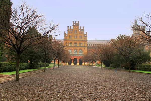 Tscherniwzi-Universität (die ehemalige Residenz der Metropoliten), Ukraine — Stockfoto
