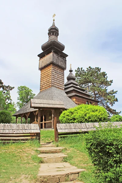 Cerkiew greckokatolicka Święty Archanioł Michael. Muzeum architektury ludowej w Użgorodzie. Wybudowany w 1777 bez żadnych paznokci żelaza. Ukraina — Zdjęcie stockowe