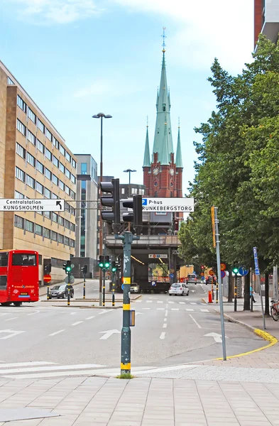 Вид на собор klara від rodbodtorget вулиці в Стокгольмі, Швеція — стокове фото
