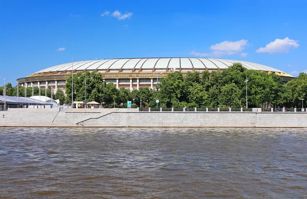 Погляд з Москви річки на стадіон "Лужники", Москва, Російська Федерація — стокове фото