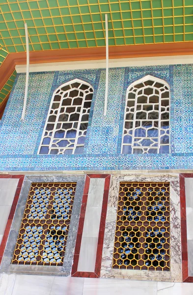 Azulejos em Bagdá Quiosque situado no Palácio Topkapi em Istambul, Turquia — Fotografia de Stock