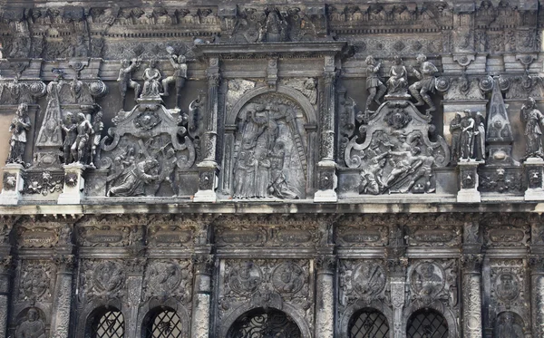 Del av vackra gamla byggnad - kapellet i familjen Boim i Lviv, Ukraine — Stockfoto