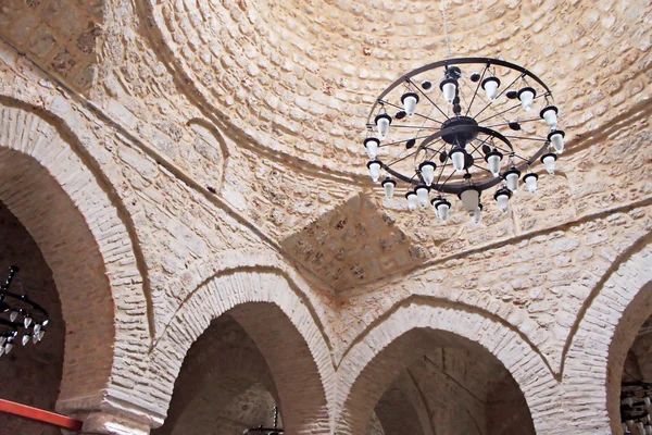 Vnitřek mešity Yivli Minare ("Fluted Minaret" mešita), nebo Ulu Mosque, Antalya, Turecko — Stock fotografie