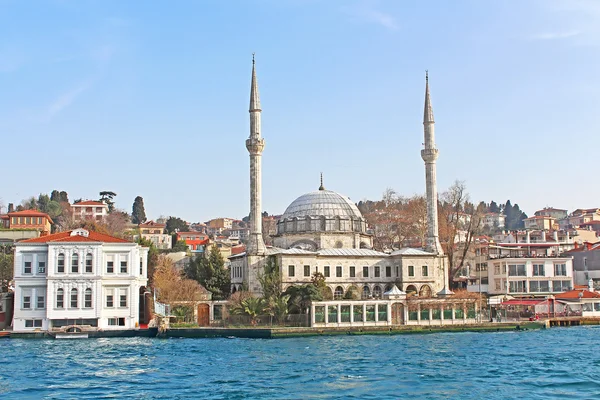 Мечеть Beylerbeyi або Hamidi Evvel мечеть в Стамбулі, Туреччина — стокове фото