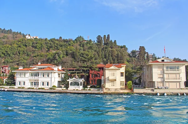 Istanbul kust, Asian side, zag from Bosporus, Turkije — Stockfoto