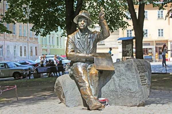 Pomník naivní malíř Nikifor Epifaniusz Drowniak, Lvov, Ukrajina — Stock fotografie