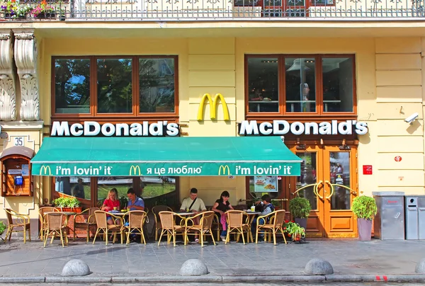 MacDonalds restaurant in Lviv, Ukraine — Stock Photo, Image