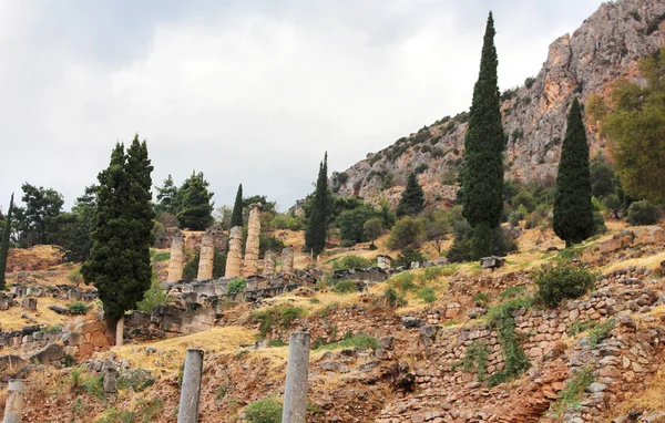 Ruiny starego i świątynia Apolla w Delphi, Grecja — Zdjęcie stockowe