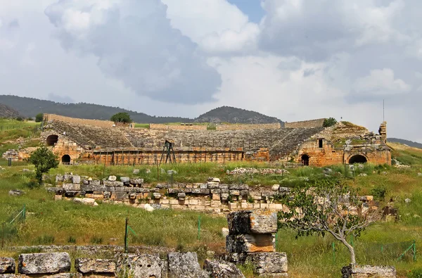 Starożytny amfiteatr w pobliżu pamukkale w hierapolis, Turcja — Zdjęcie stockowe