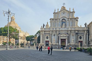 Catania, İtalya - 23 Ocak 2025: Cattedrale Metropolitana di Sant 'Agata, Duomo di Catania, Piazza Duomo' da yer almaktadır.