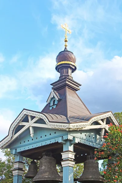Belltower 的圣三一修道院的圣乔纳斯，基辅，乌克兰 — 图库照片