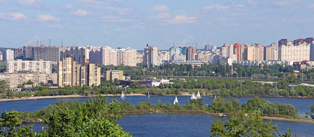 Regatta on the Dnipro and the left bank of Kyiv, Ukraine — Stock Photo ...