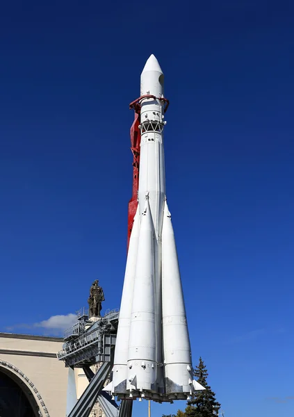 Three-stage carrier rocket for launching spacecraft — Stock Photo, Image