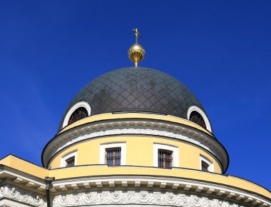Silindirik rotunda iyonik portikolardan ile